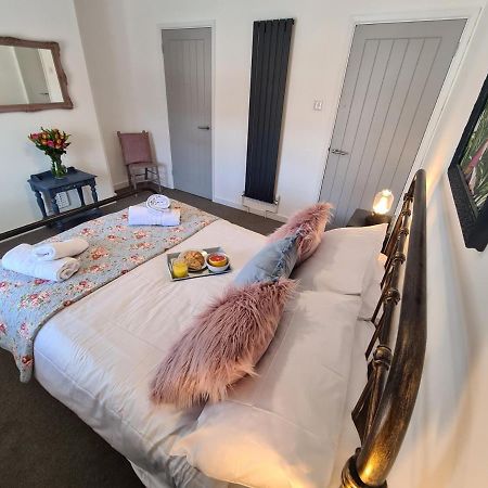 The Nook Villa ลิชฟิลด์ ภายนอก รูปภาพ
