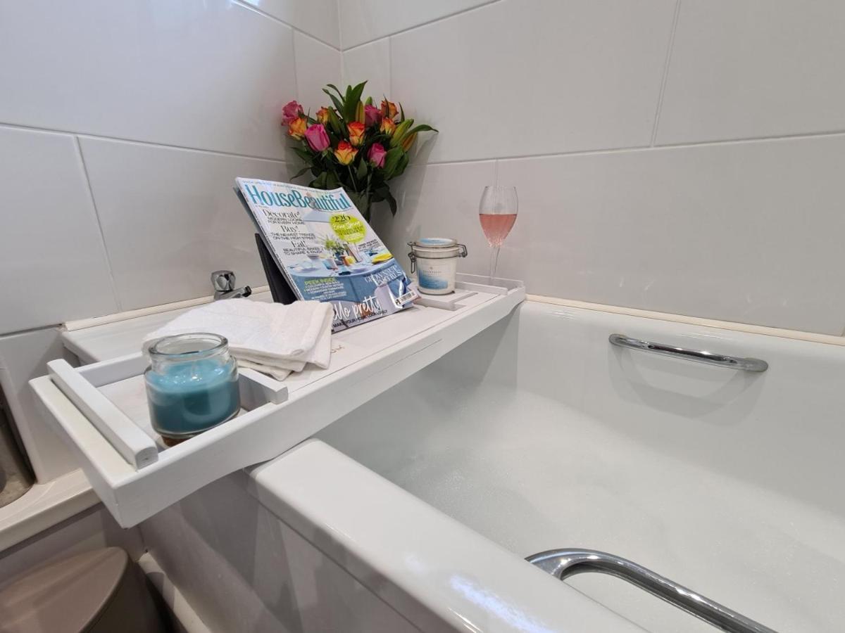 The Nook Villa ลิชฟิลด์ ภายนอก รูปภาพ